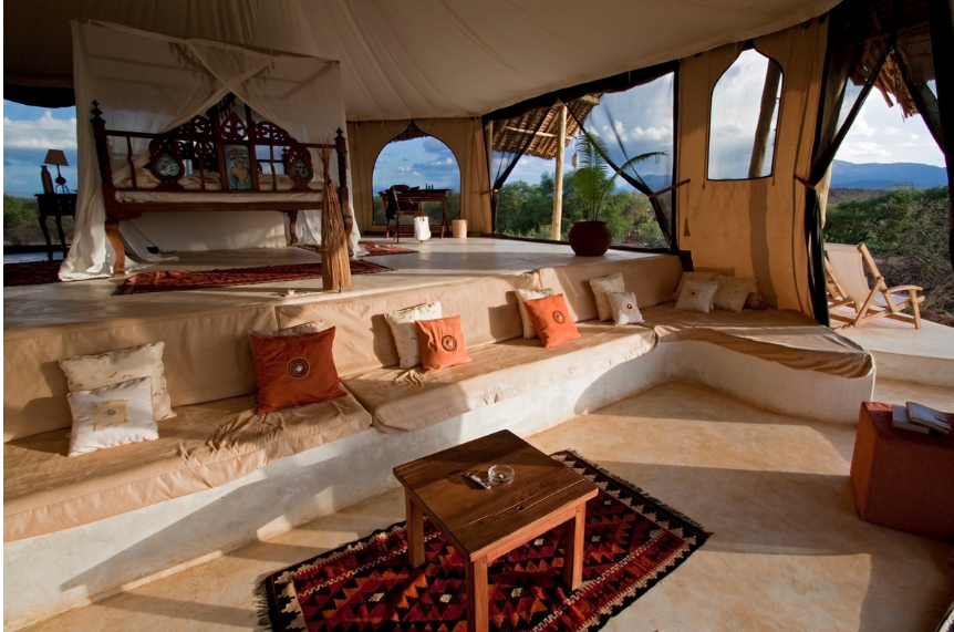 On safari tents and four poster beds do go together!